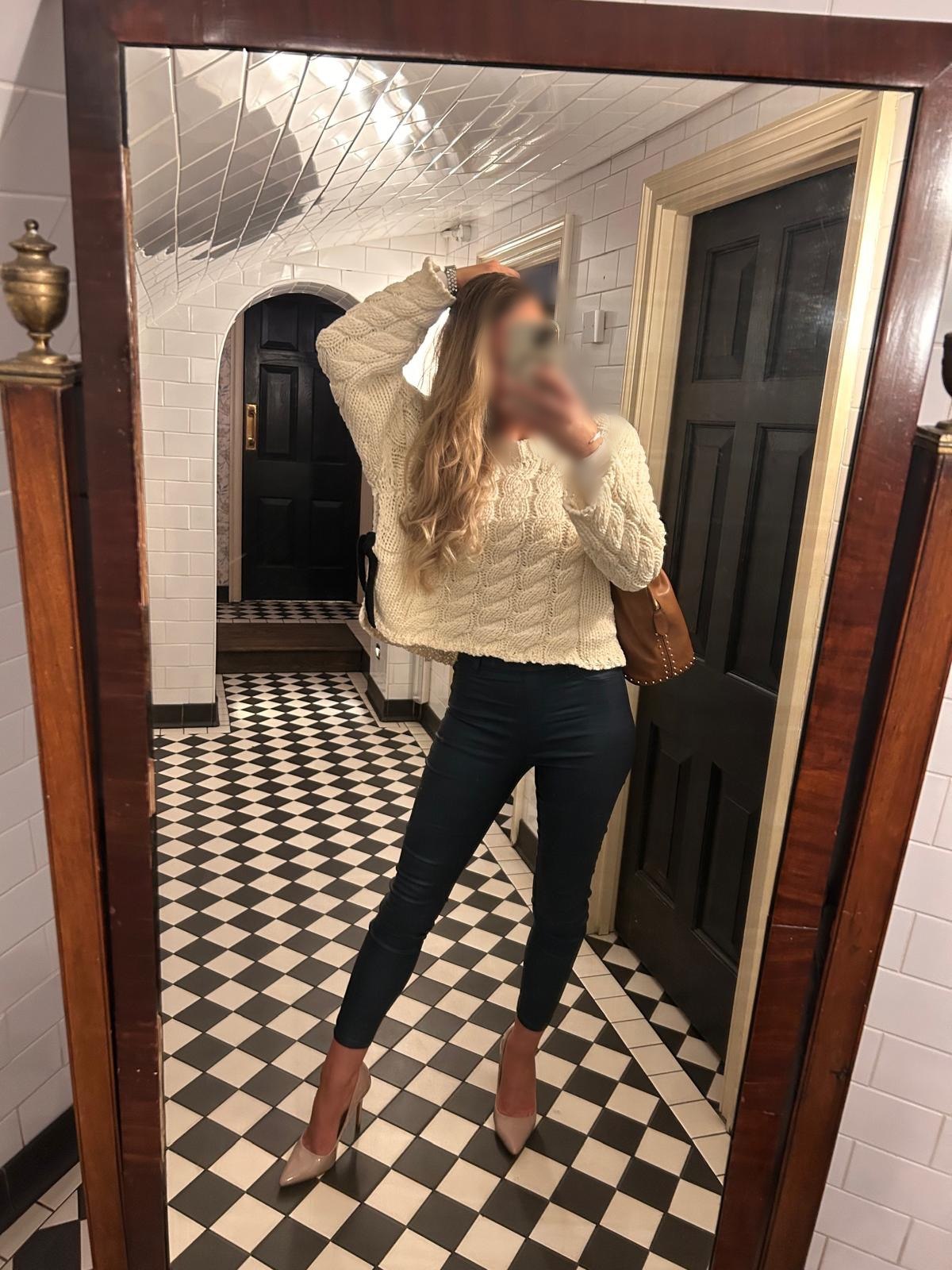 Ella Knight