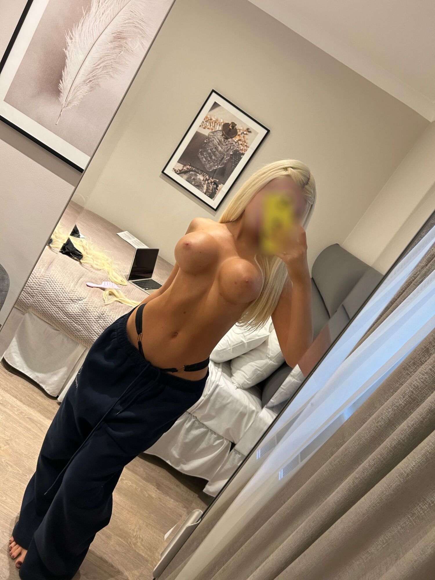 Bella young